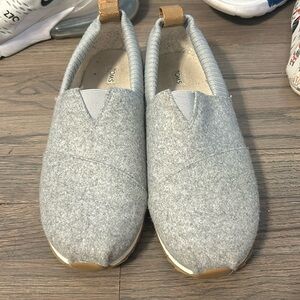 Tom’s gray size 8.5 super comfy
